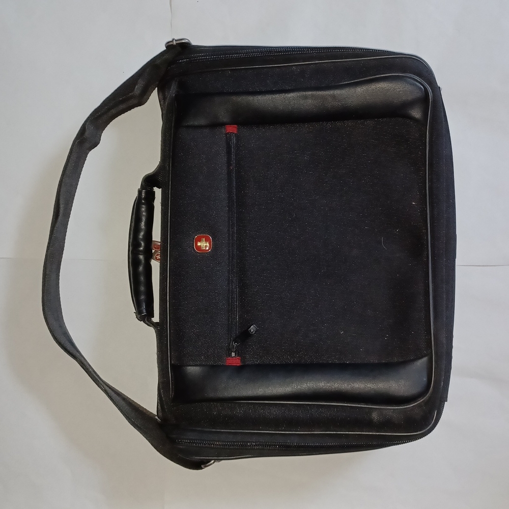 SwissGear black Laptop Case adjustable strap and luggage strap 17"x12.5" Copy